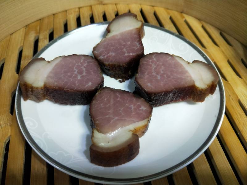 腊肉土豆焖饭的做法步骤：1