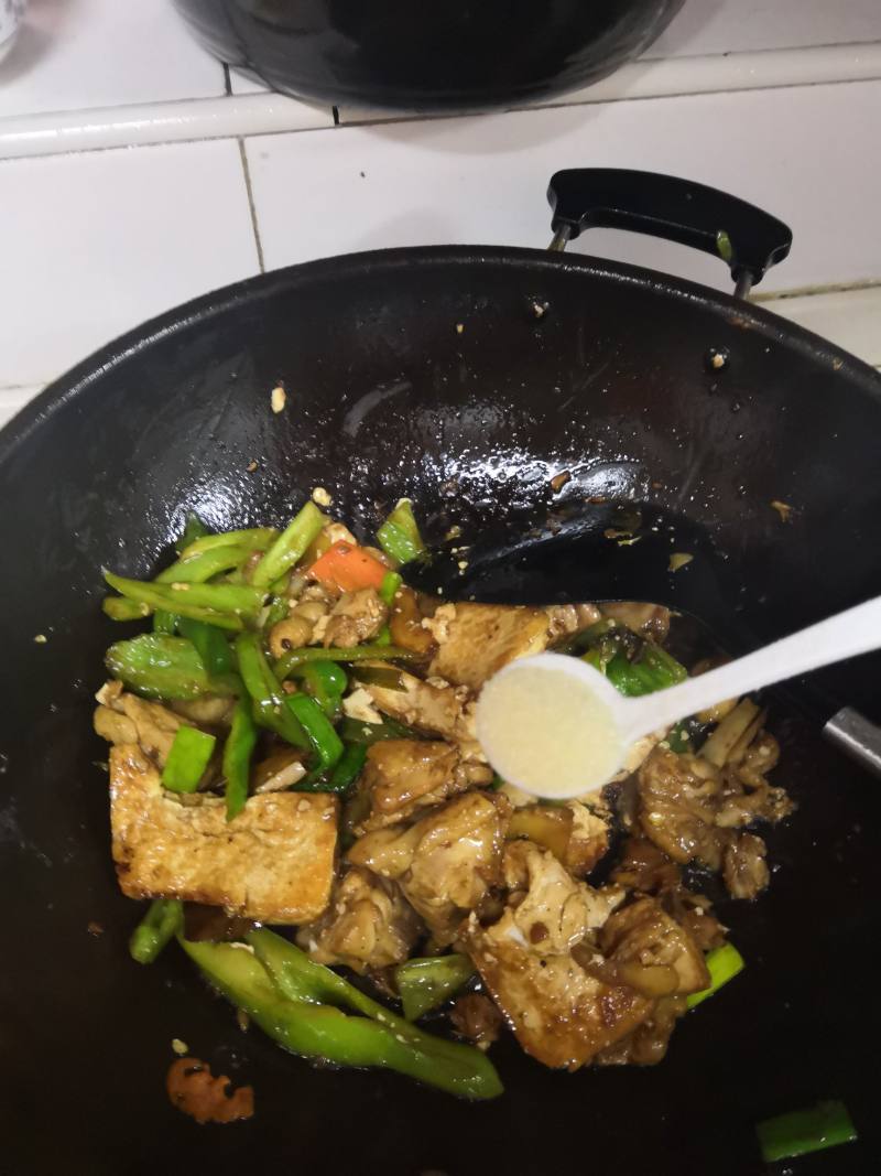 鸡块焖豆腐的做法步骤：9