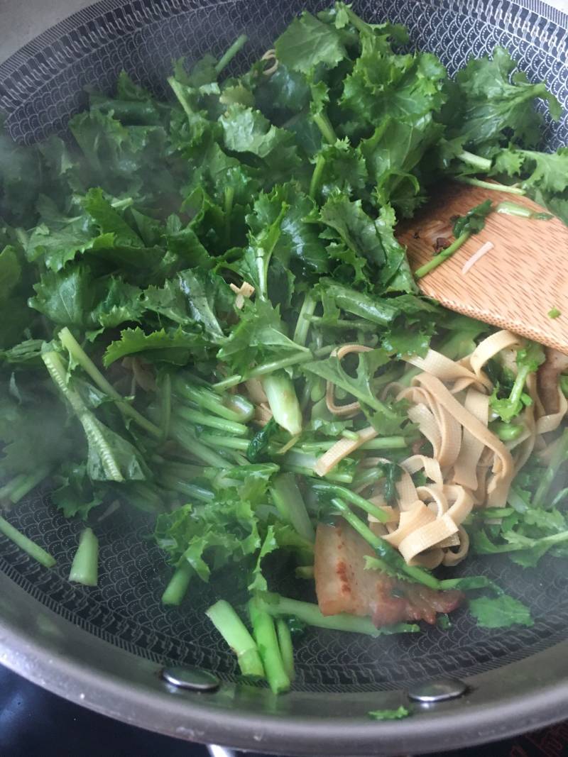 千张蒜泥白肉炒苔菜的做法步骤：12