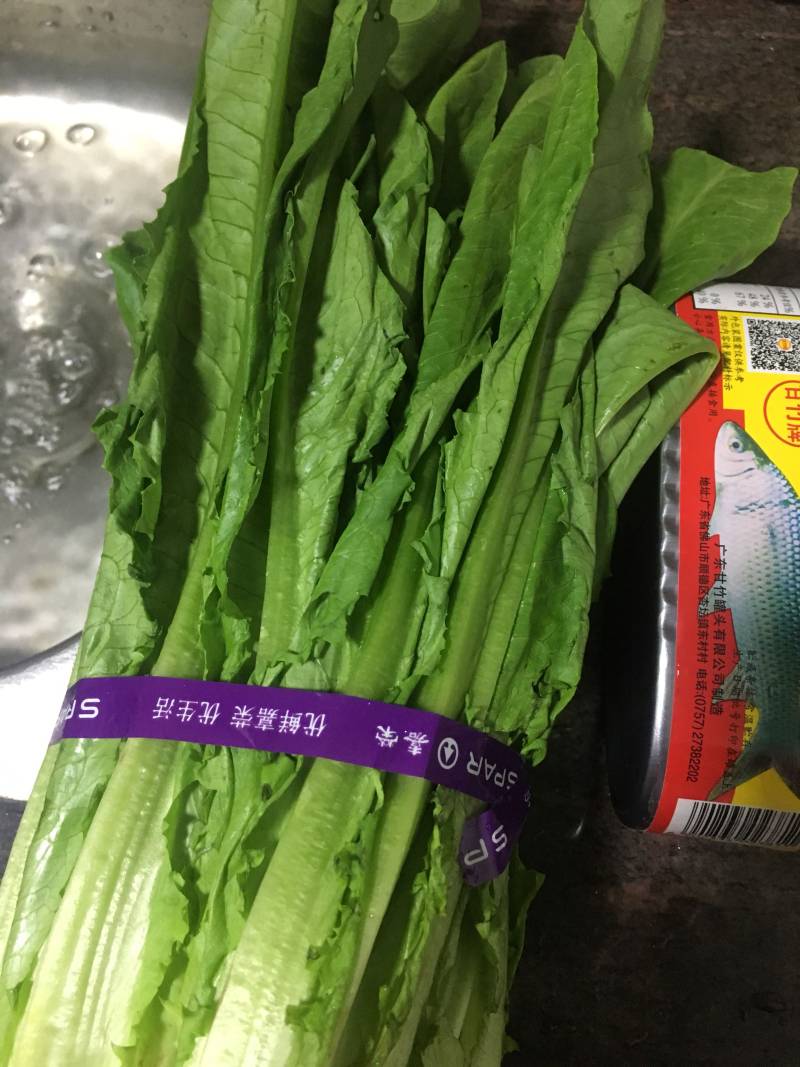 豆豉鲮鱼油麦菜的做法步骤：1