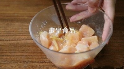 菠萝咕噜肉的做法步骤：3