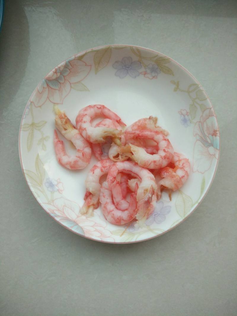 香菇芹菜.虾仁炒饭的做法步骤：2