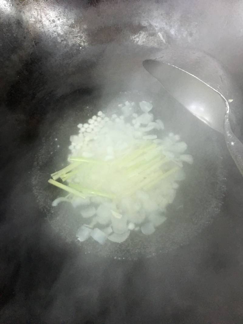 香芋茨实白合煲的做法步骤：5