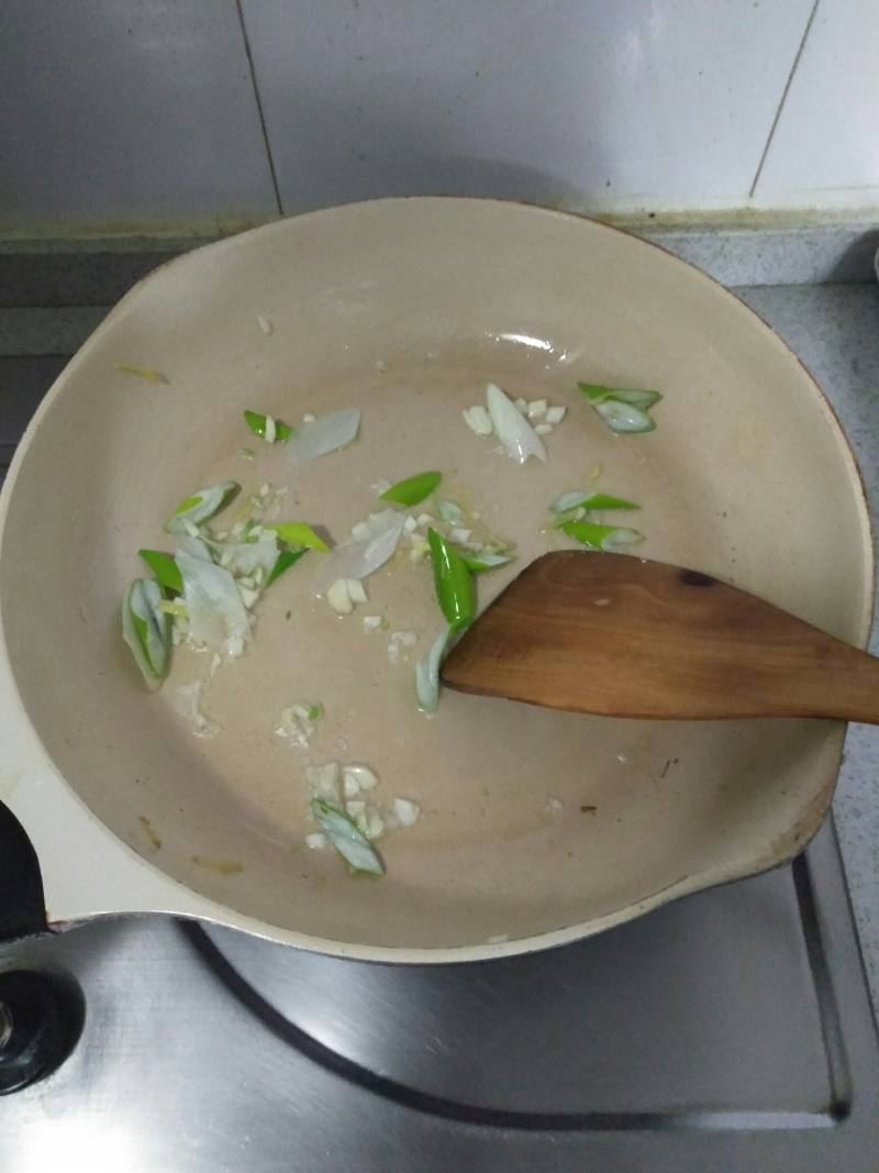 油菜炒豆腐的做法步骤：6