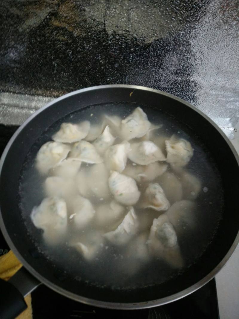 荠菜虾仁水饺的做法步骤：17