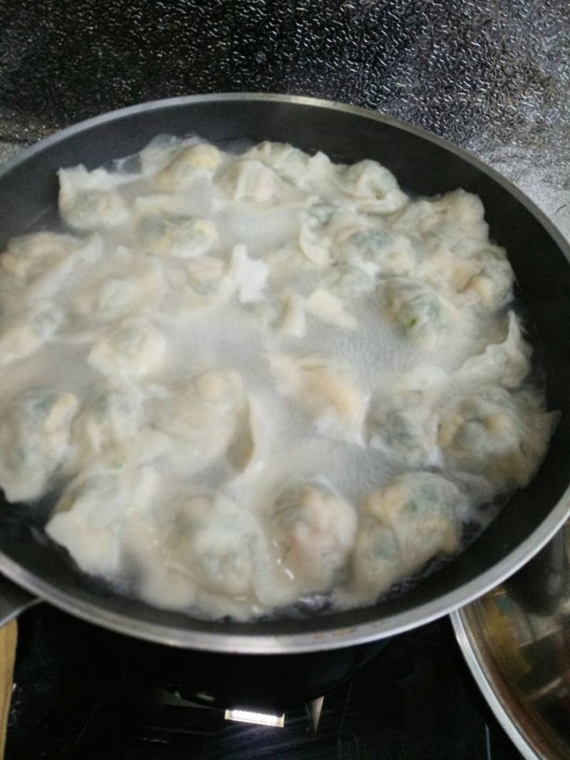 荠菜虾仁水饺的做法步骤：19