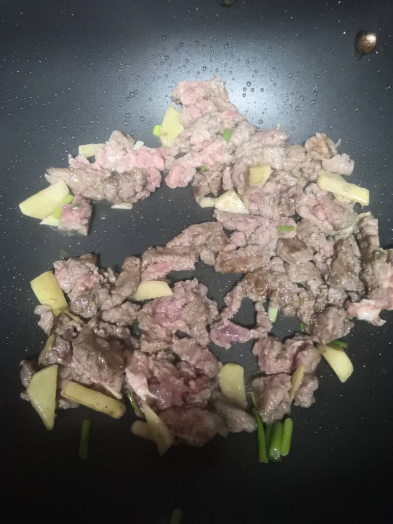 葱香牛肉的做法步骤：2