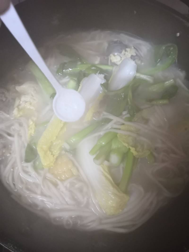 筒骨青菜面的做法步骤：3