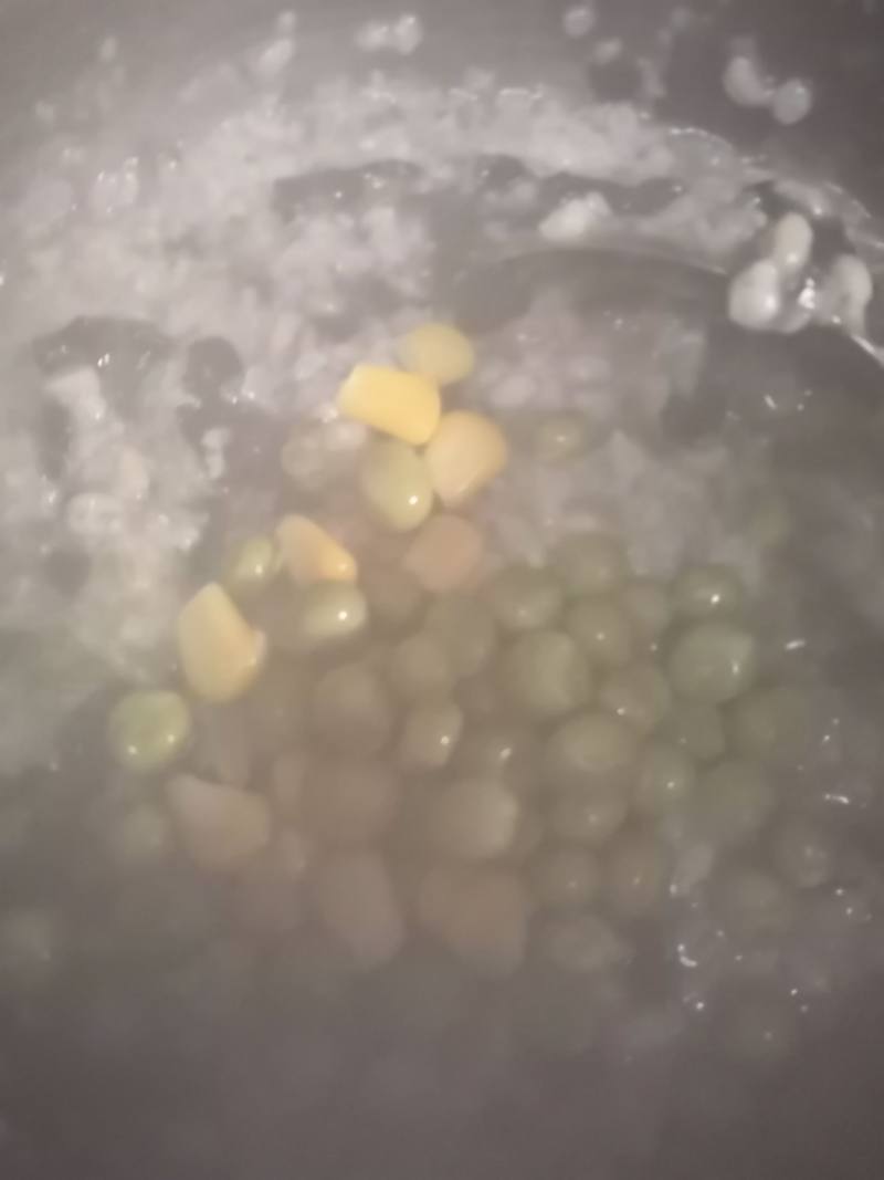 海苔玉米豌豆粥的做法步骤：2