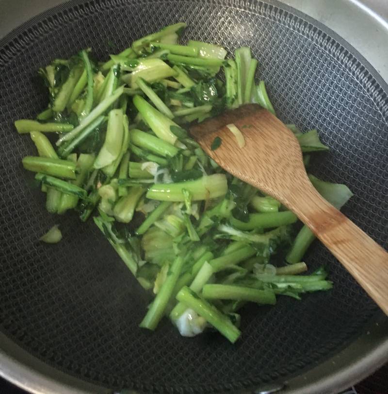 苔菜梗炖炸肉的做法步骤：9