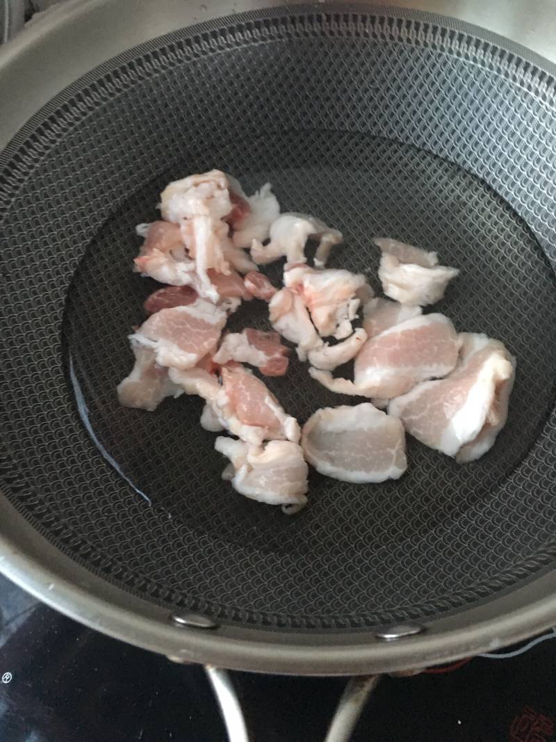 猪肉白菜炖豆腐的做法步骤：2