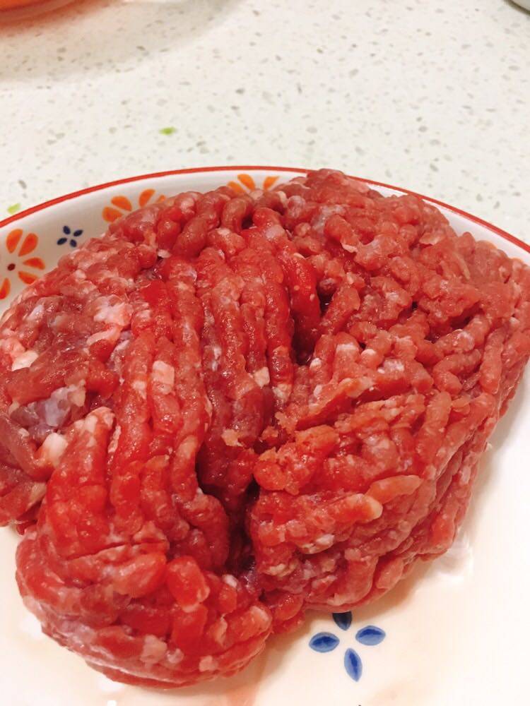 牛肉胡萝卜芹菜水饺的做法步骤：4