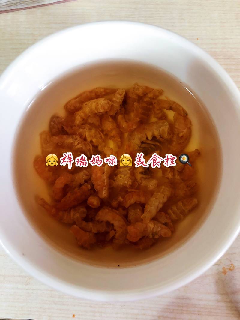 祥瑞妈咪美食控：祥瑞宝贝的餐桌之海选烩菜花的做法步骤：1