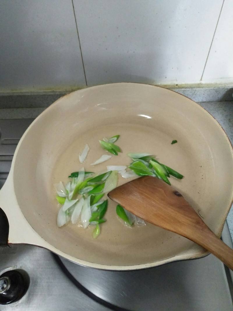 豆腐泡炒卷心菜的做法步骤：8