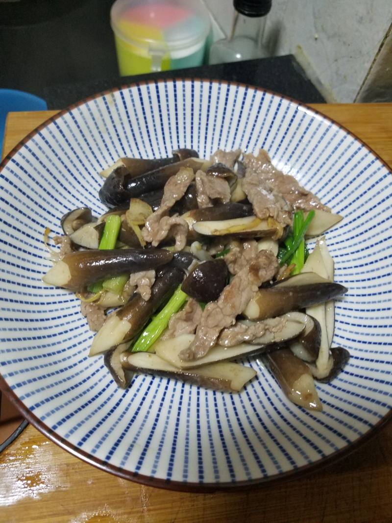 黑皮鸡枞菌炒牛肉的做法步骤：11