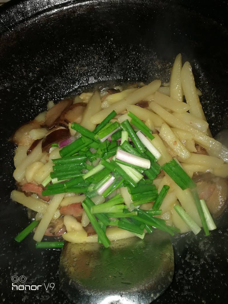 腊肉炒土豆条的做法步骤：9