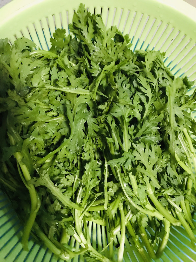 “野菜”快炒茼蒿的做法步骤：1