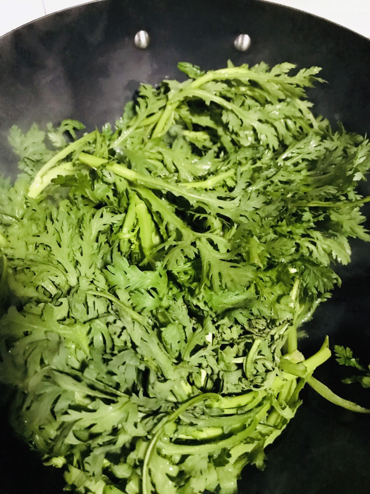 “野菜”快炒茼蒿的做法步骤：3