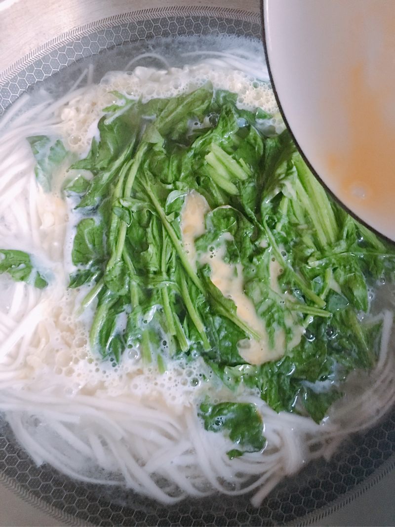 野菜鸡蛋面的做法步骤：3