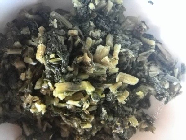 小炒雪菜豆子的做法步骤：2