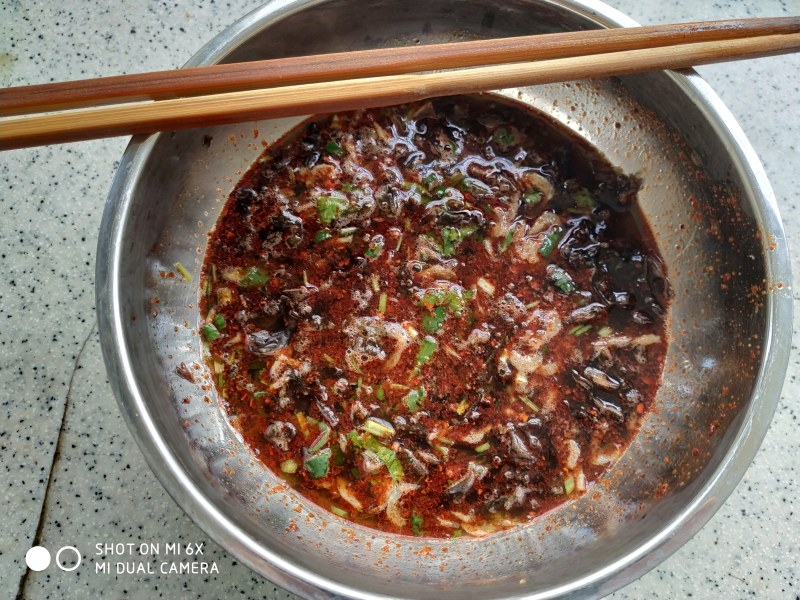 酸汤荠菜馄饨的做法步骤：8