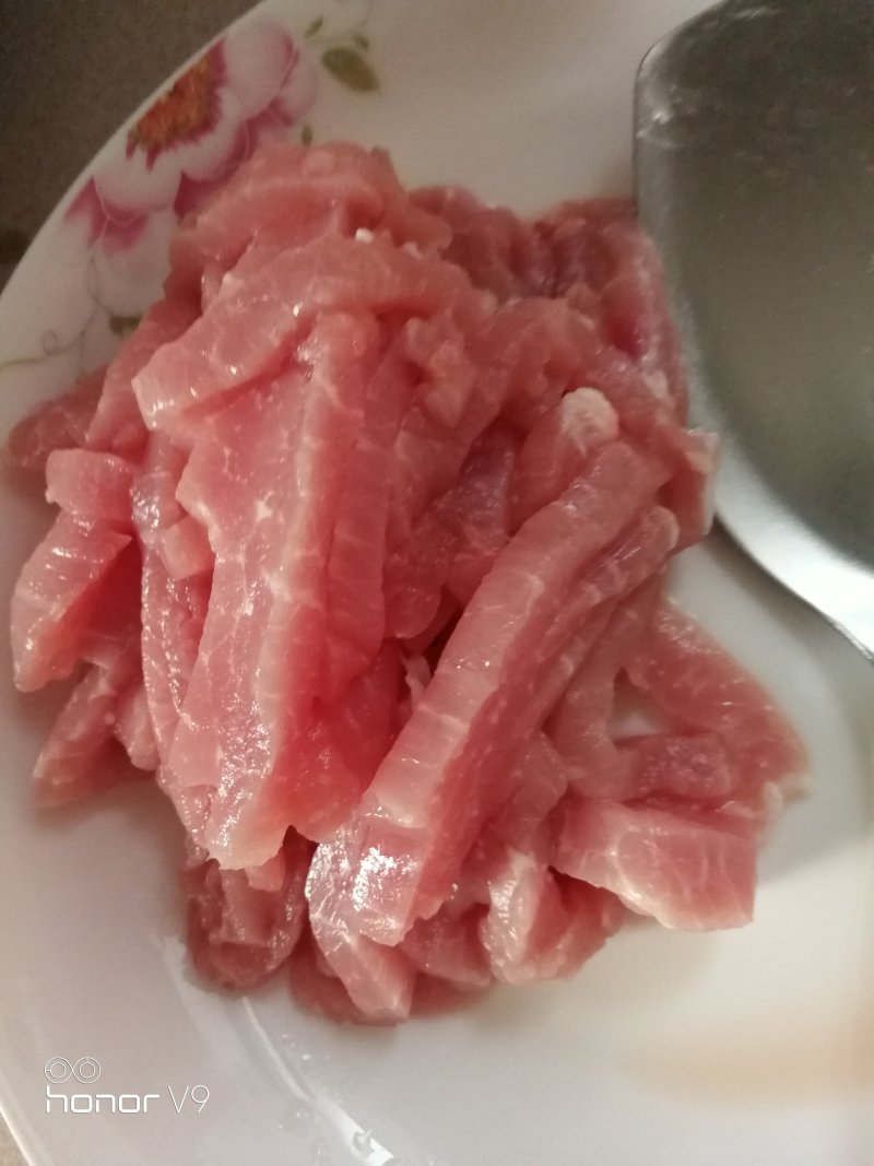 青椒泡菜炒肉丝的做法步骤：1