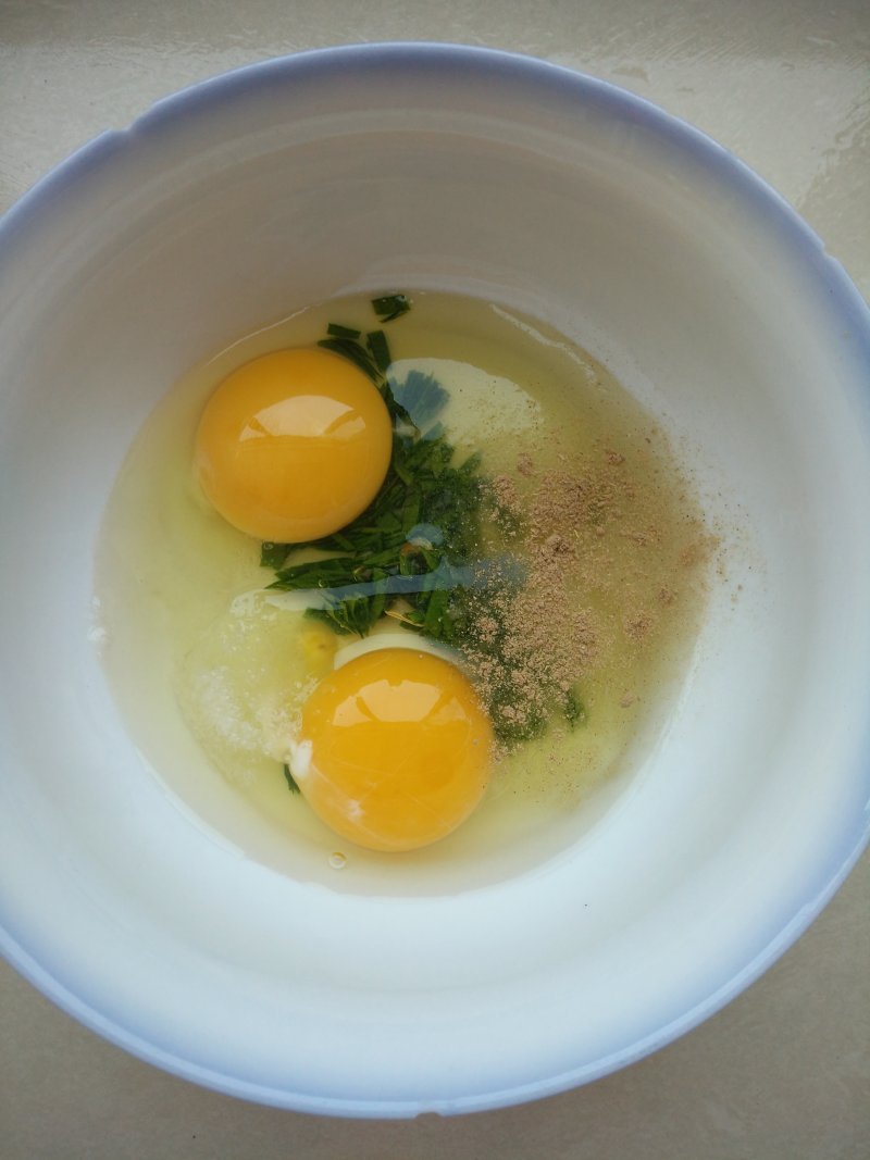 鸡蛋灌饼的做法步骤：2