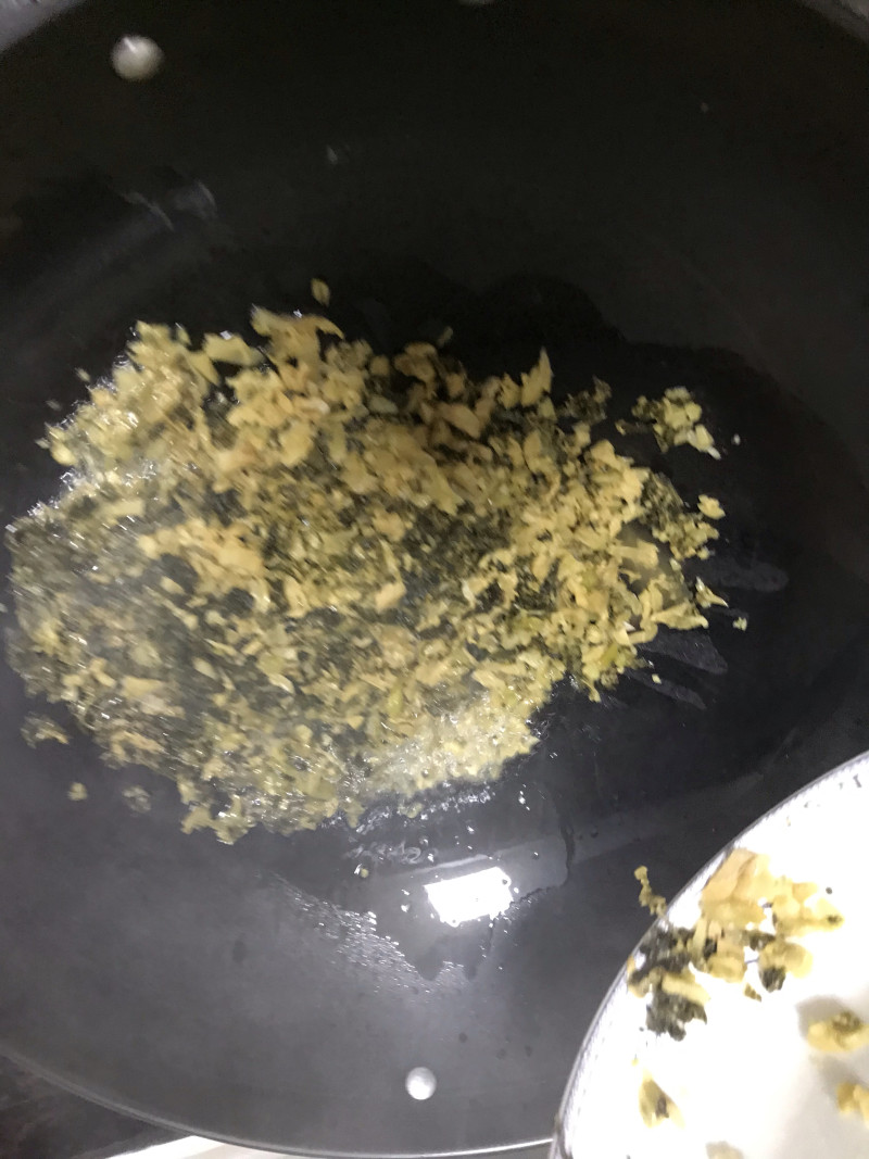 梅菜蒸肉饼的做法步骤：2