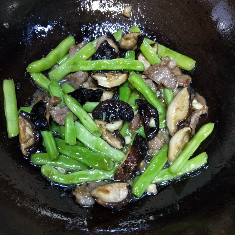 香菇肉片炒四季豆的做法步骤：9