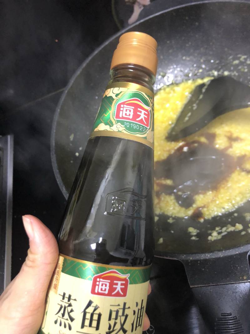 蒜蓉粉丝蒸扇贝的做法步骤：7