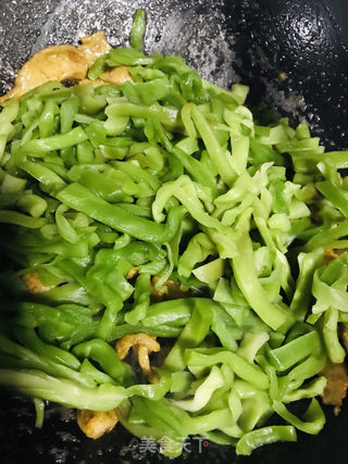 貢菜炒肉片的做法_貢菜炒肉片怎麼做_南兮·人間煙火的菜譜_美食天下