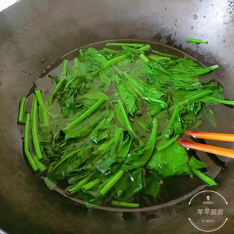 鸡肉丸子菠菜汤的做法步骤：3