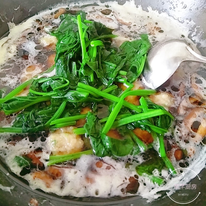 鸡肉丸子菠菜汤的做法步骤：9