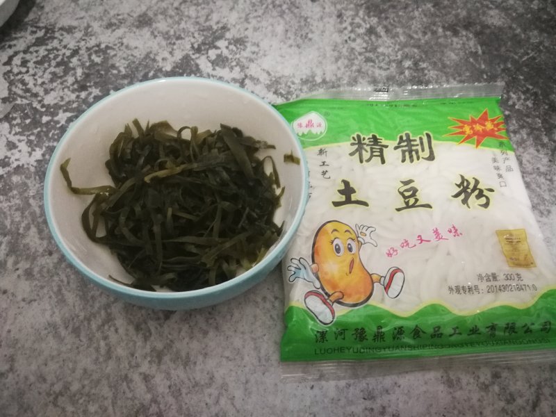 蕃茄土豆粉的做法步骤：1