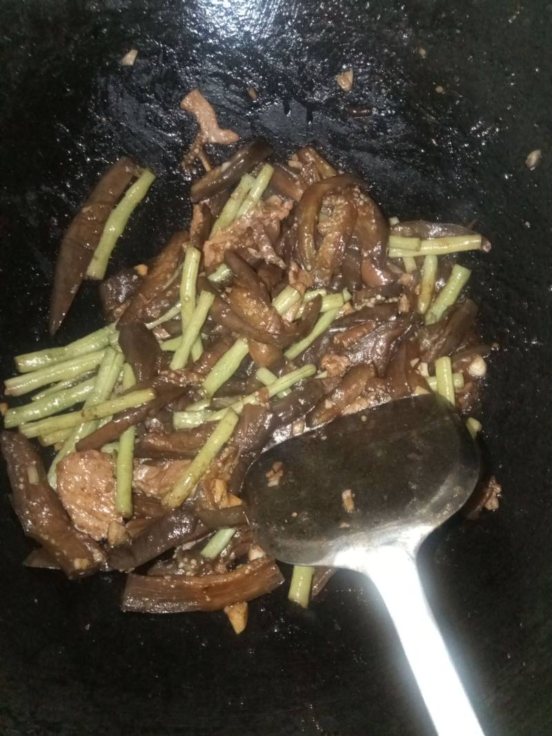 清香茄子豆角炒肉的做法步骤：5