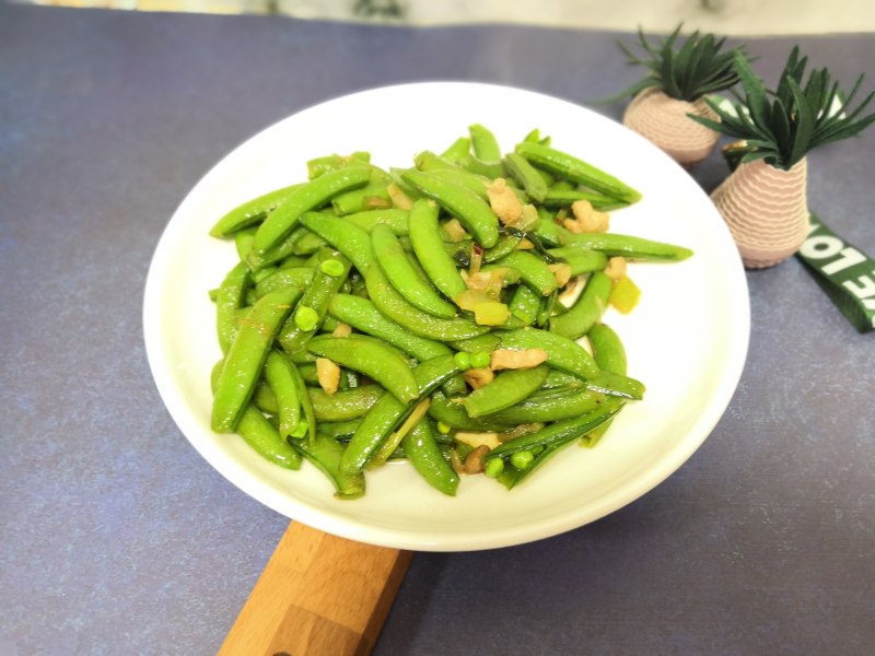 鸡肉炒甜豆的做法步骤：7