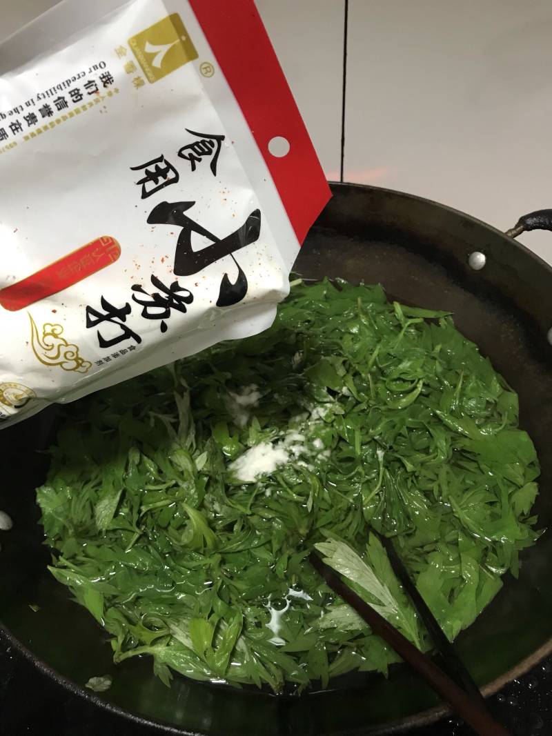 咸蛋黄肉松艾草青团的做法步骤：3