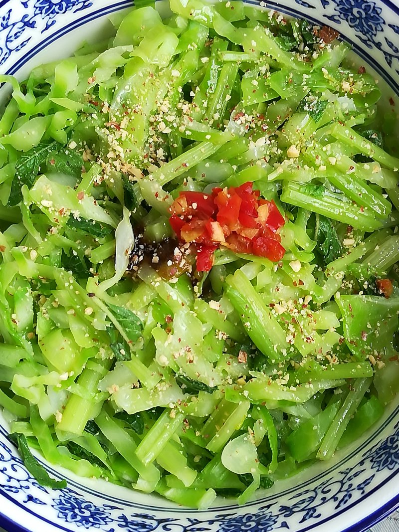 凉拌香芹包菜的做法步骤：3