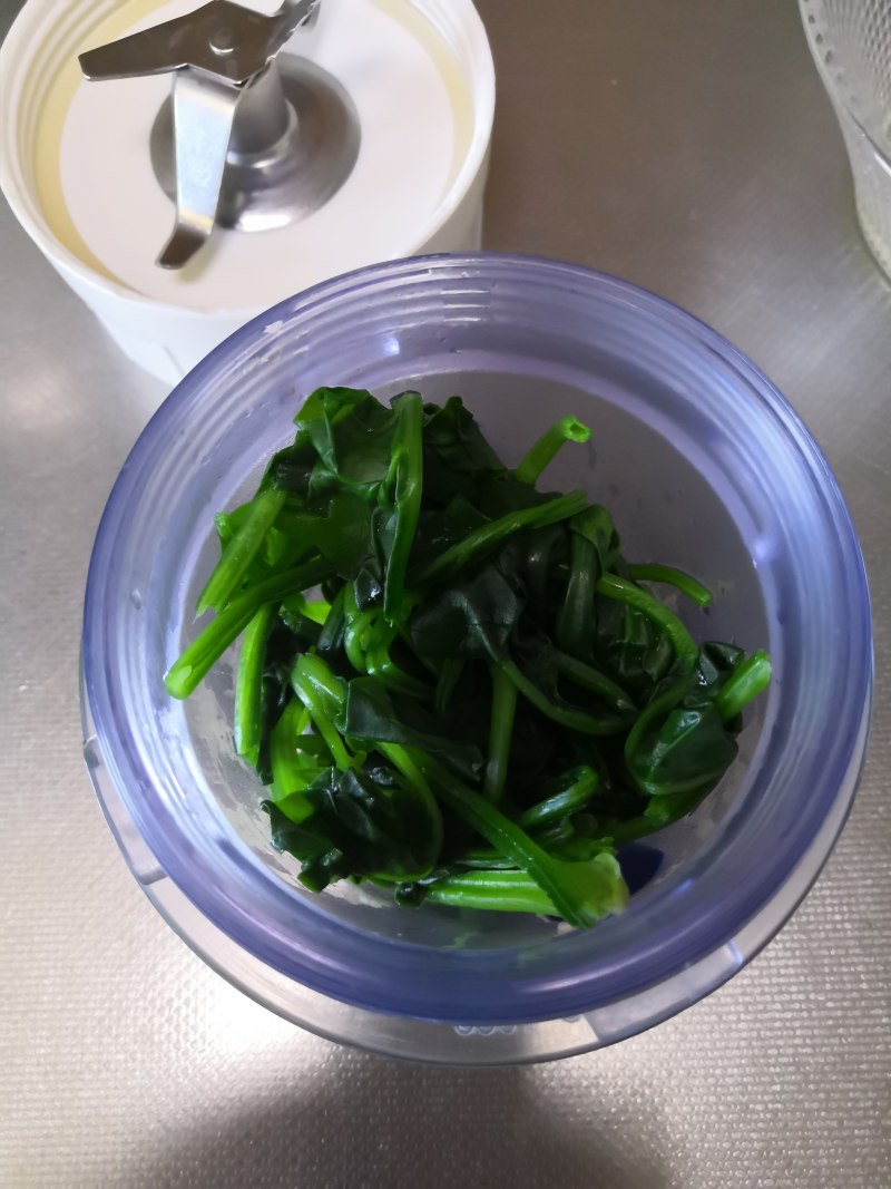 菠菜薄饼的做法步骤：1