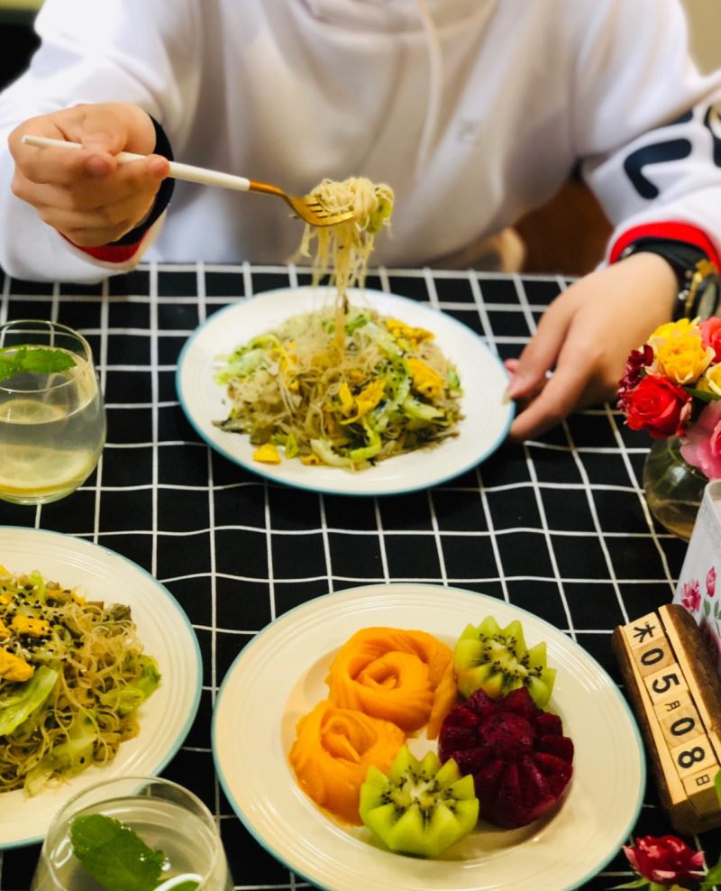 鸡蛋包菜野笋炒粉干的做法步骤：14