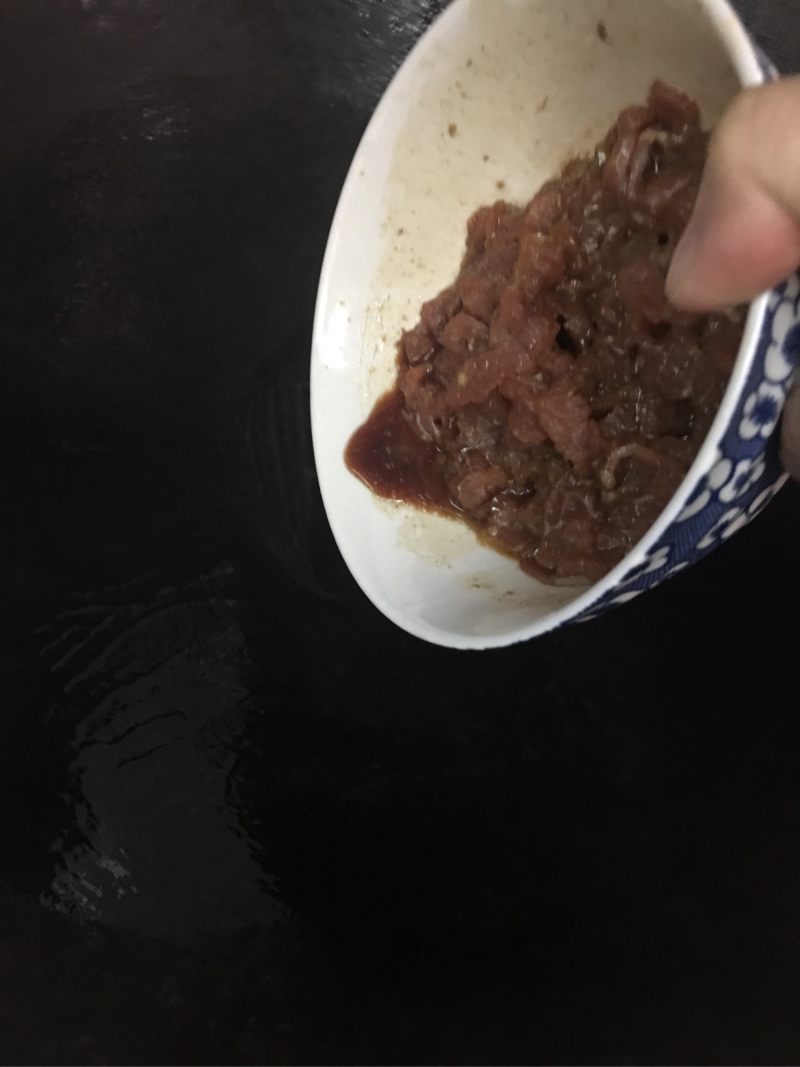 黄瓜炒牛肉的做法步骤：3