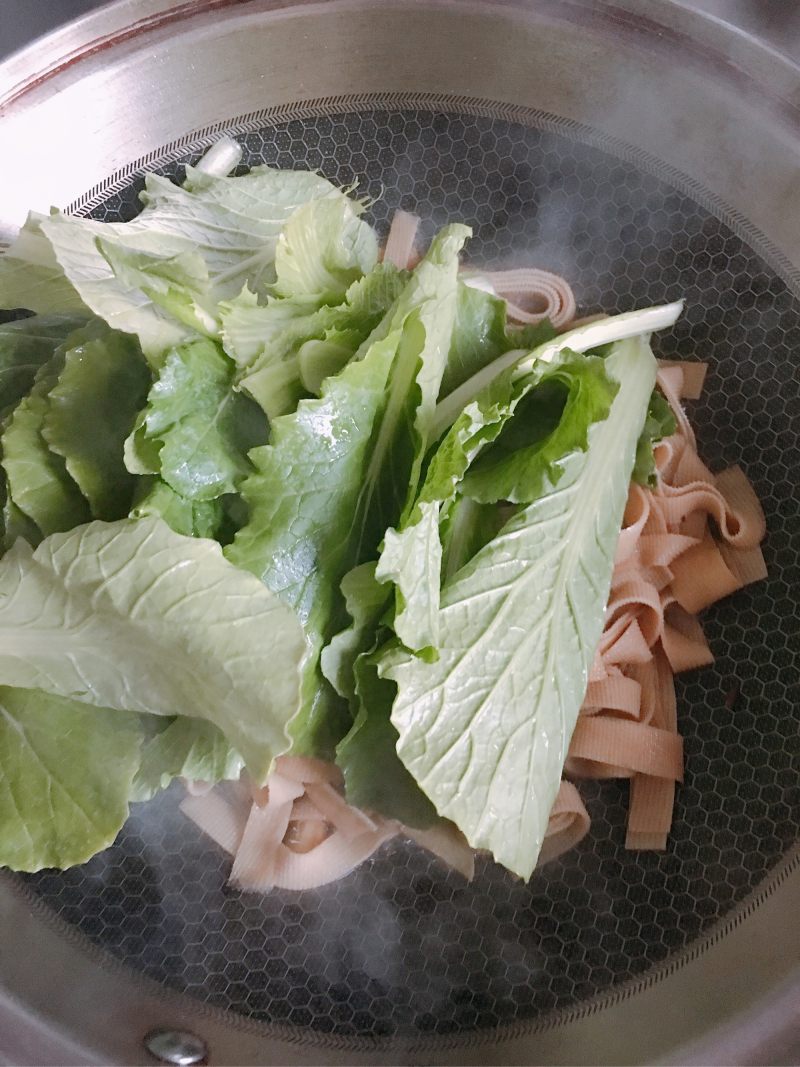 小白菜炒豆皮的做法步骤：7