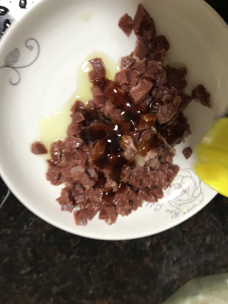 豆腐煮牛肉粒的做法步骤：1