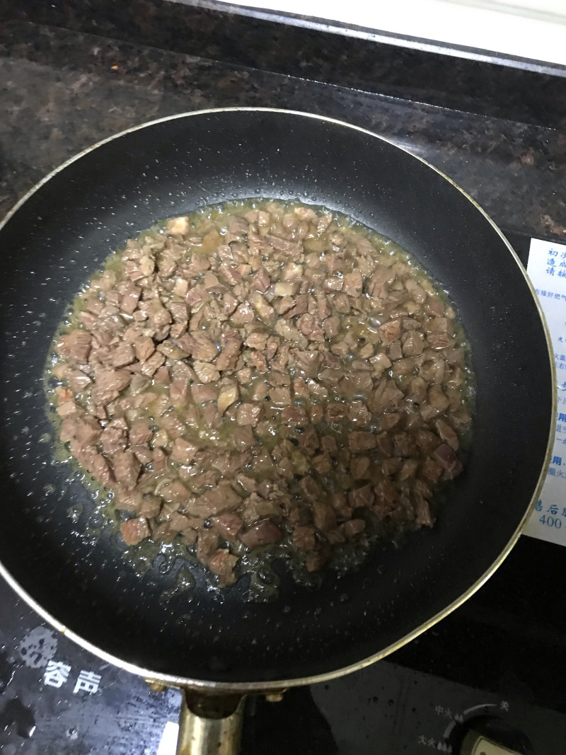 豆腐煮牛肉粒的做法步骤：3