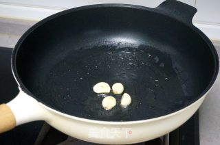 彩椒炒口蘑的做法步骤：5