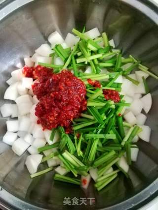 韩式萝卜泡菜（辣椒酱版）的做法步骤：4