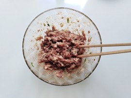 韭菜虾米鲜肉水饺的做法步骤：5