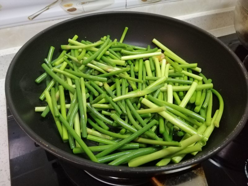 蒜苔炒豆腐干的做法步骤：5