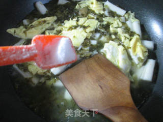 雪菜鸭蛋煮年糕的做法步骤：6