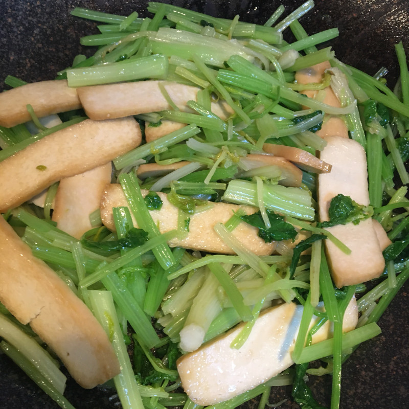 香芹炒豆干的做法步骤：5